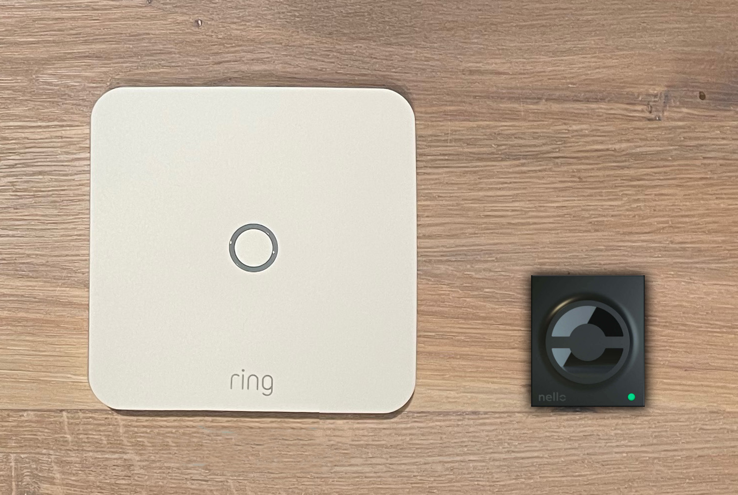 Ring Intercom (links) Nello One (rechts)